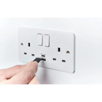 Hager WMSS82-USBAC Hager Sollysta WMSS82-USBAC 2 Gang USB (A+C) Switched Socket 1 2
