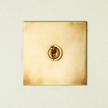 Forbes & Lomax 1GTW/OLB Forbes & Lomax 1GTW/OLB 1 Gang 2 Way Dolly Switch - Aged Brass Plate 2