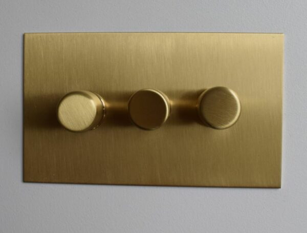 Forbes & Lomax 3GTE250/QBB Forbes & Lomax 3GTE250/QBB 3 Gang Rotary Dimmer - Brushed Brass 2
