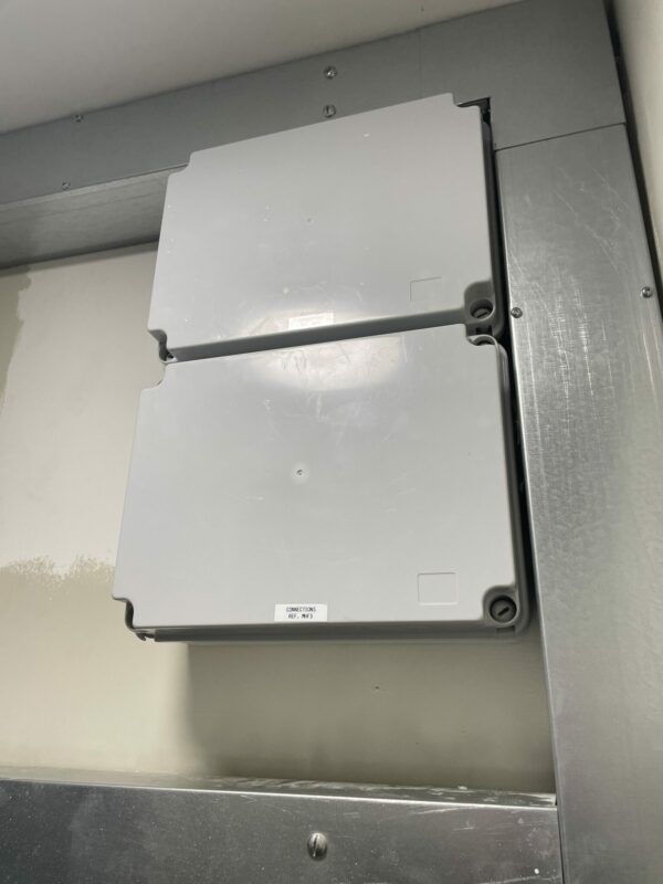 Live Electrical JB305B IP56 Junction Box with Smooth Walls 300x220x120 2