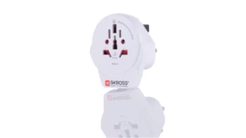 SKROSS 126-8182 SKROSS 7A World to UK USB Travel Adapter 1