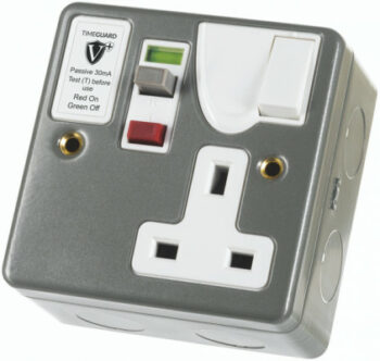 Timeguard RCD04MPVN Timeguard Valiance+ RCD Protected Passive Single Gang Metal Switched Socket 1