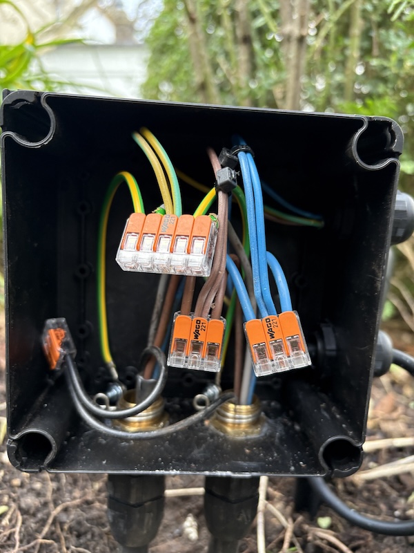 Outdoor Wiring Made Easy: WISKA WAGO and Storm Glands