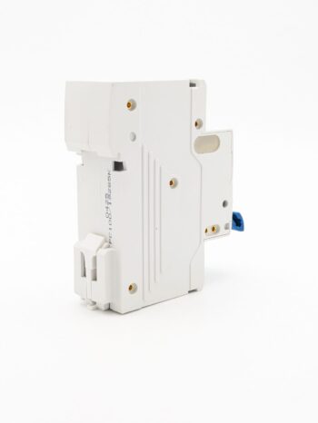 Live Electrical 1P 100A Curve C MCB with 10kA breaking capacity – suitable for motor loads and industrial circuit protection applications.