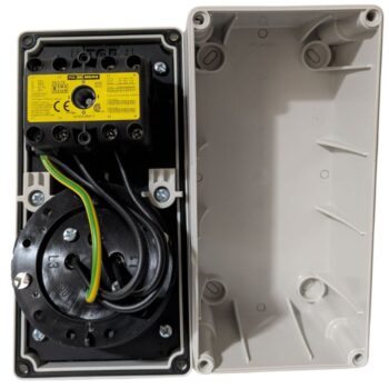 Niglon 16108 16A 415V IP44 4 Pin Compact Interlocking Switched Socket