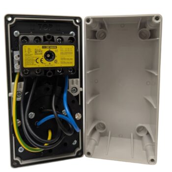 Niglon 16109 16A 415V IP44 5 Pin Compact Interlocking Switched Socket