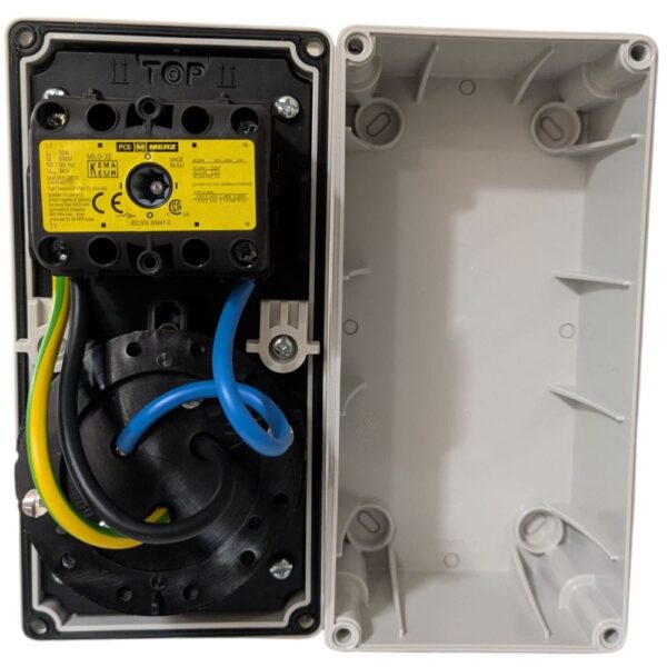 Niglon 16116 32A 230V IP44 Compact Interlocking Switched Socket