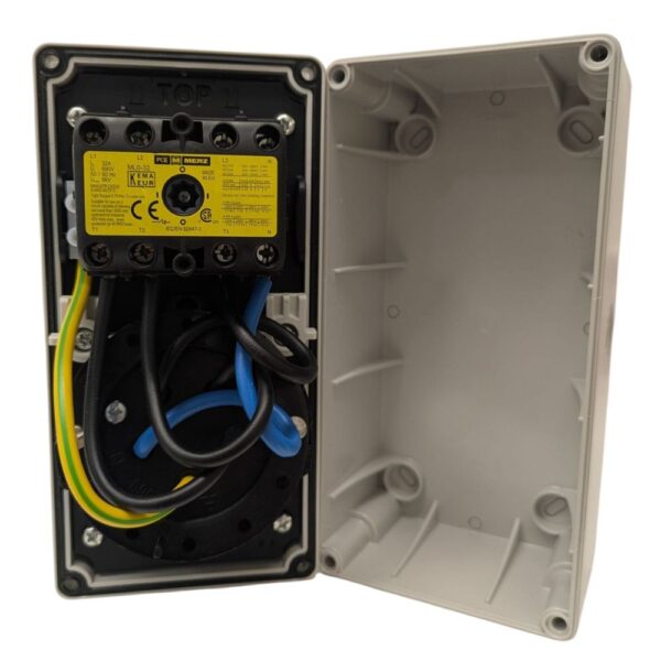 Niglon 16121 32A 415V IP44 5 Pin Compact Interlocking Switched Socket