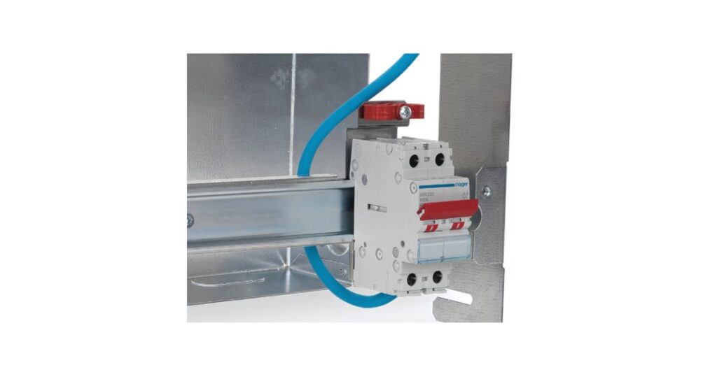 ⚡ Guide to Hager Design 50 Consumer Unit – The Premium Flush-Fit Choice 5 Every unit comes with a cable clamp as standard to keep meter tails secure and prevent movement transferring to the main switch terminals