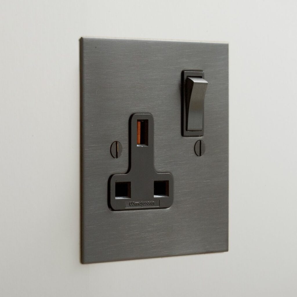 Discover the Epitome of Luxury: Forbes & Lomax Sockets, Switches, Dimmers & Accessories at Electrical4Less 2 Forbes & Lomax SS13M/BMA Forbes & Lomax SS13M/BMA 13A Single Socket with Metal Switches - Antique Bronze Plate