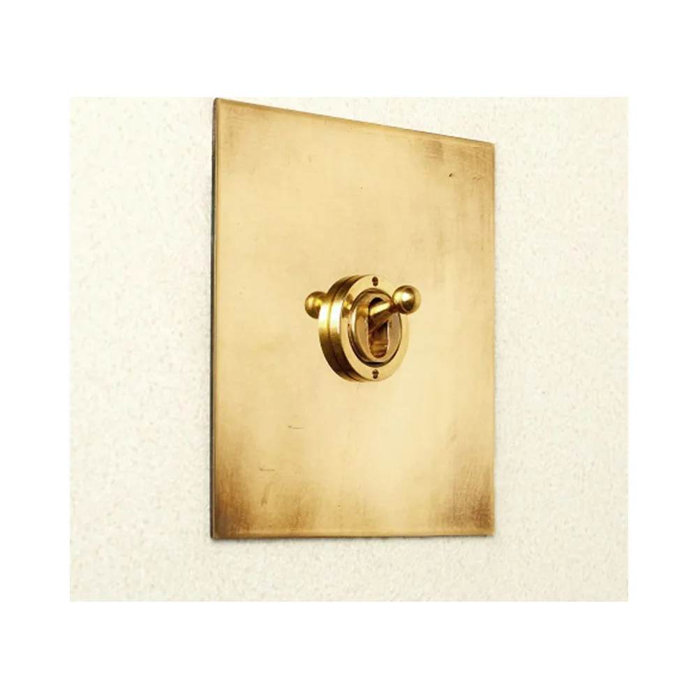 Forbes & Lomax 1GTW/OLB 1 Gang 2 Way Dolly Switch - Aged Brass Plate 1 Forbes & Lomax 1GTW/OLB Forbes & Lomax 1GTW/OLB 1 Gang 2 Way Dolly Switch - Aged Brass Plate 1