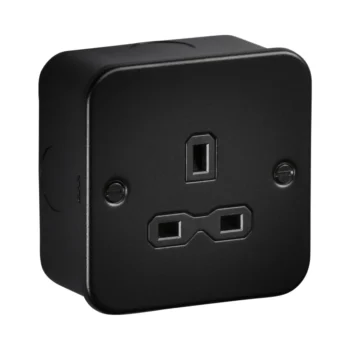 Knightsbridge MR7000UTB Black Metal Clad Single Socket