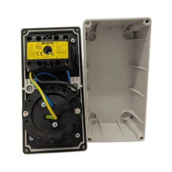 Niglon 16101 16A 110V IP44 Compact Interlocking Switched Socket 2