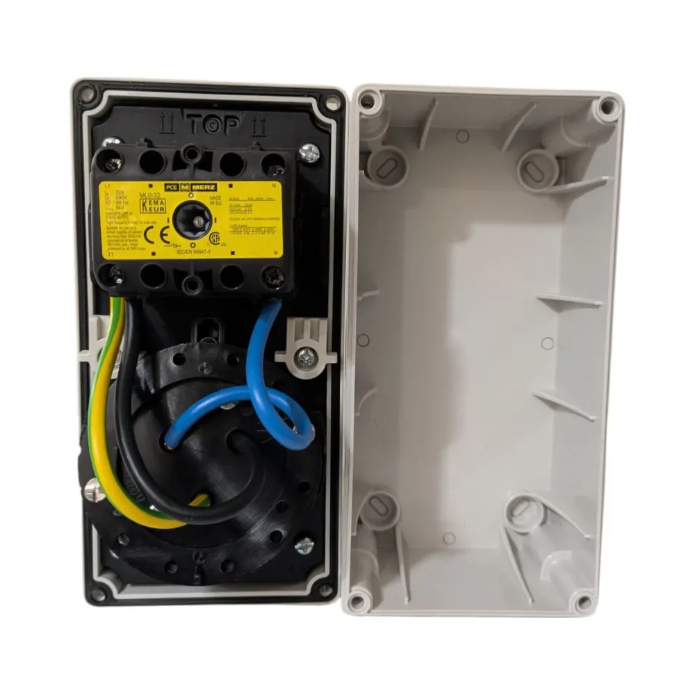 Niglon 16116 32A 230V IP44 Compact Interlocking Switched Socket 2 Niglon 16116 32A 230V IP44 Compact Interlocking Switched Socket 2