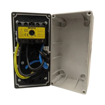 Niglon 16121 32A 415V IP44 5 Pin Compact Interlocking Switched Socket 2