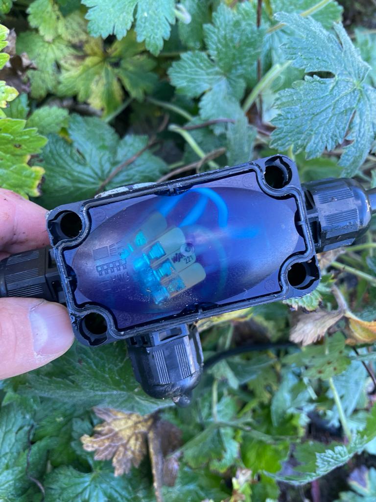 Wiring Garden Lights: Complete Installation Guide for Outdoor Lighting 6 This image shows Wiska 206 Combi filled fully with Gel