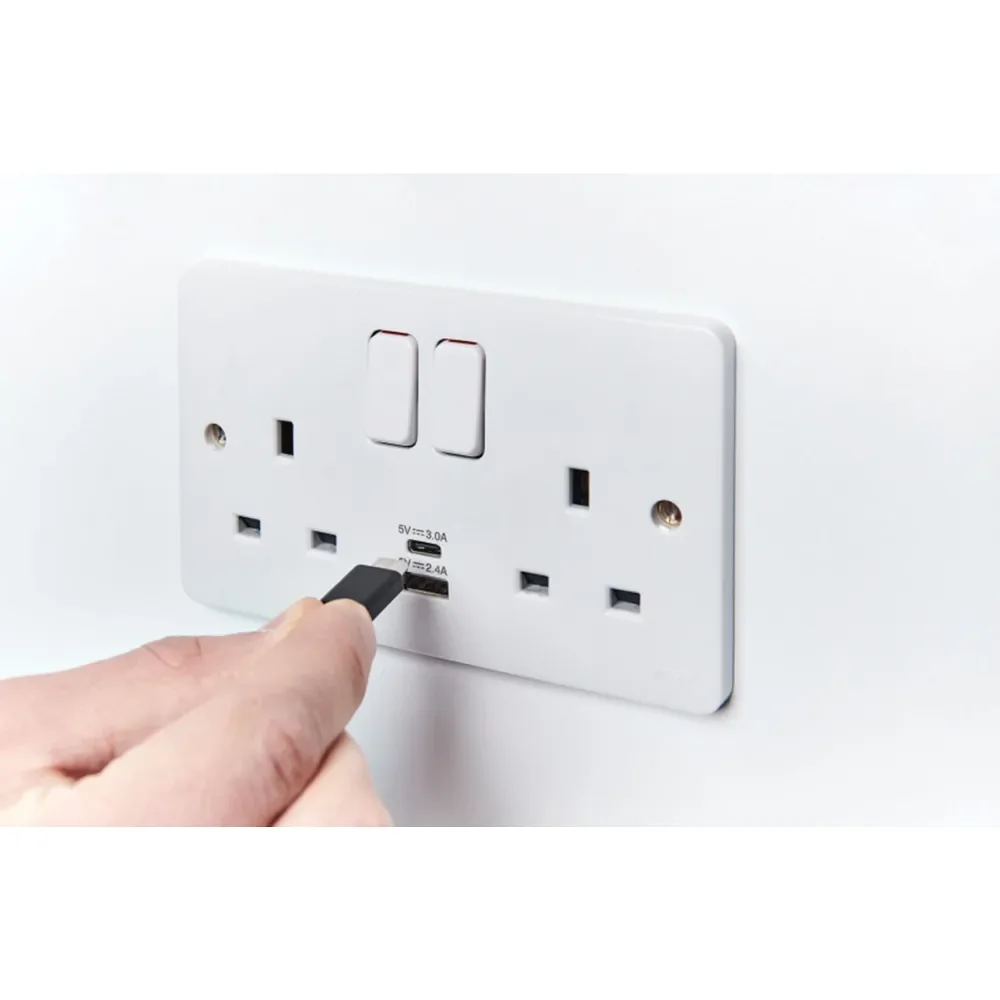 Hager Sollysta WMSS82-USBAC 2 Gang USB (A+C) Switched Socket 2 Hager WMSS82-USBAC Hager Sollysta WMSS82-USBAC 2 Gang USB (A+C) Switched Socket 1 2