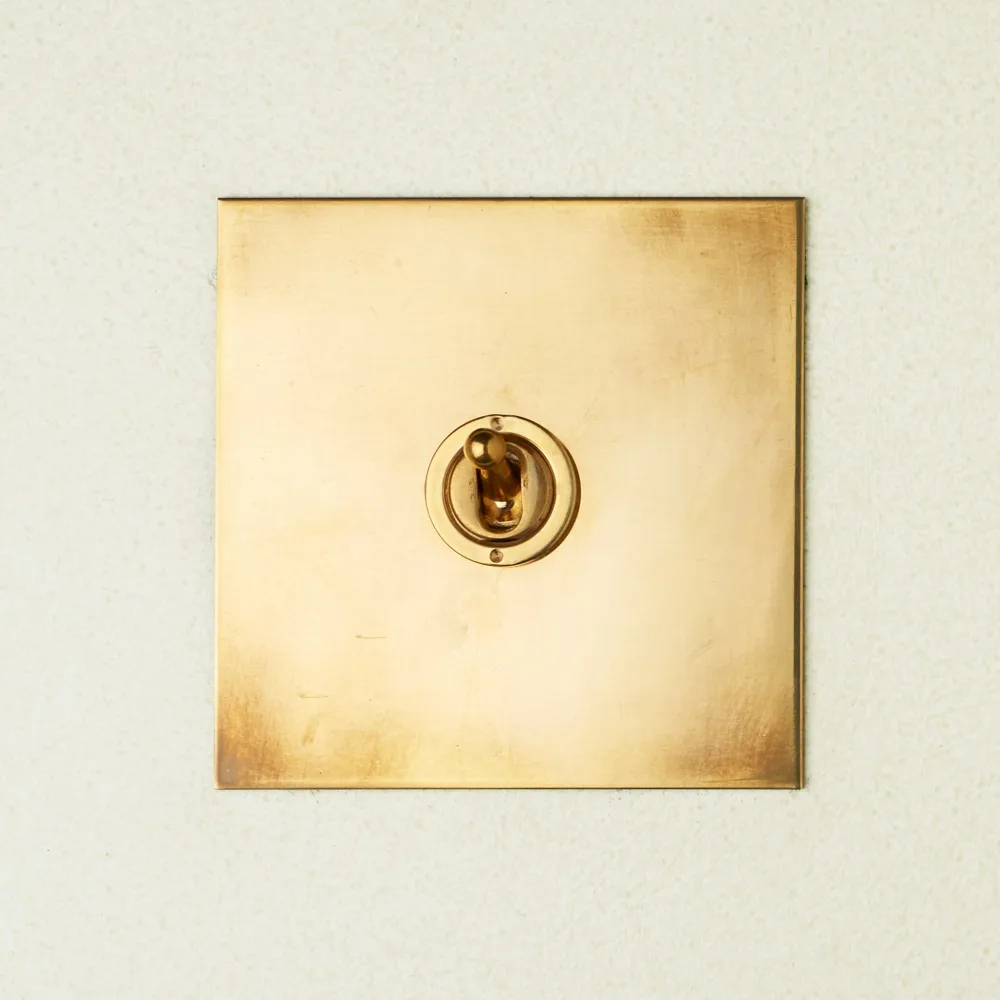 Forbes & Lomax 1GTW/OLB 1 Gang 2 Way Dolly Switch - Aged Brass Plate 2 Forbes & Lomax 1GTW/OLB 1 Gang 2 Way Dolly Switch - Aged Brass Plate 2